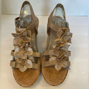 b.o.c Born Concepts Gold Leather Strappy Heel Open Toe Sandals Size 9